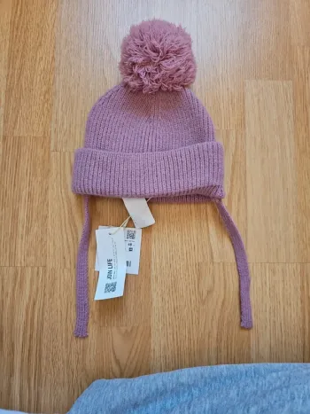 Bonnet neuf avec étiquette 48cm