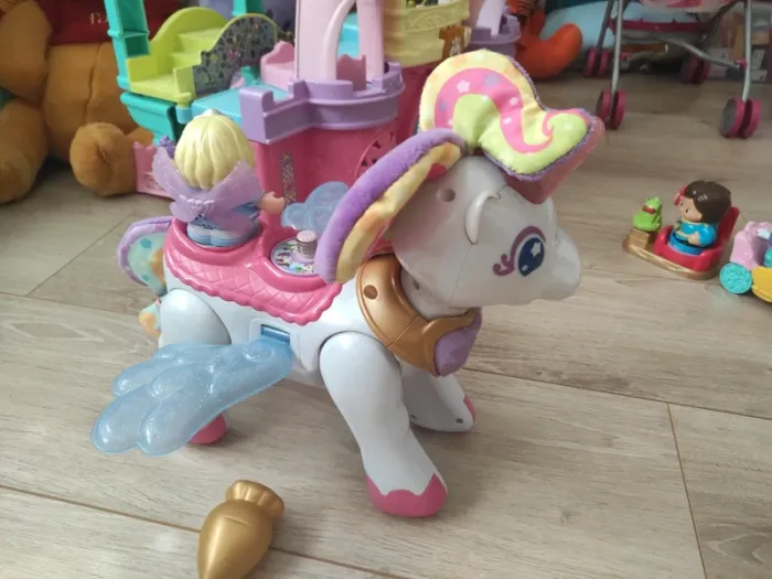 Licorne et princesse Chloé tut tut copain - photo numéro 3