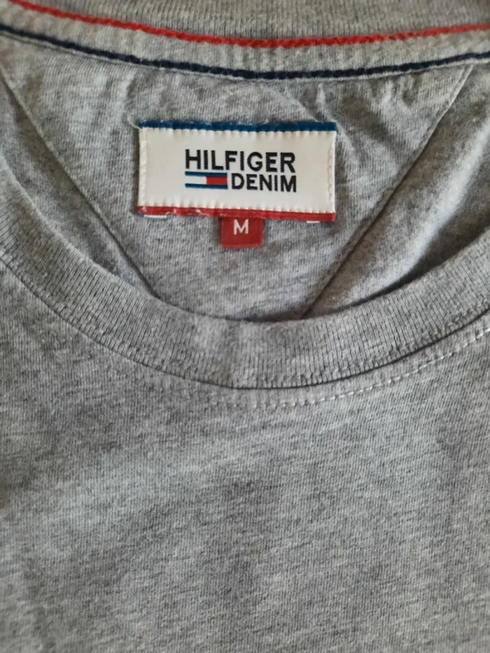 Tee-shirt ' Tommy Hilfiger' taille M - photo numéro 2