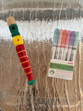 Flûte en bois et 6 feutres neufs