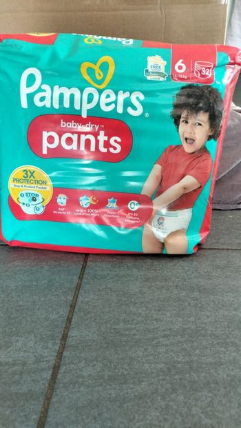 Paquet de couches Pampers pants taille 6