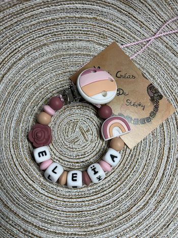 Attache tétine arc en ciel