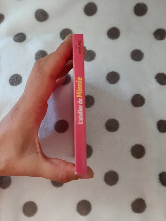 Livre disney minnie: l'atelier de minnie neuf - photo numéro 2