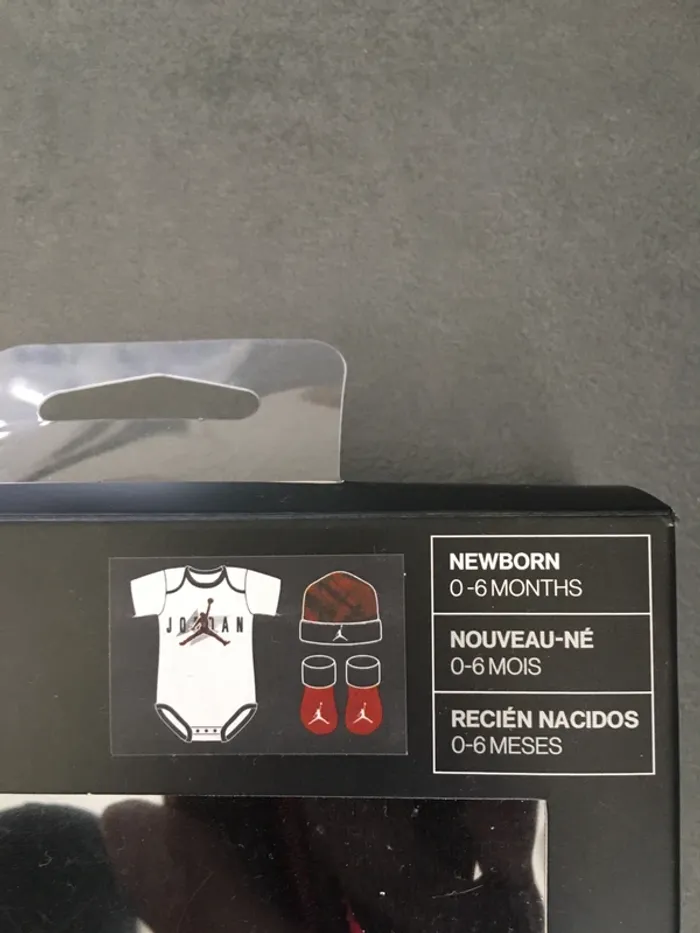 Coffret Jordan body + bonnet + chaussettes 0-6 mois - photo numéro 3