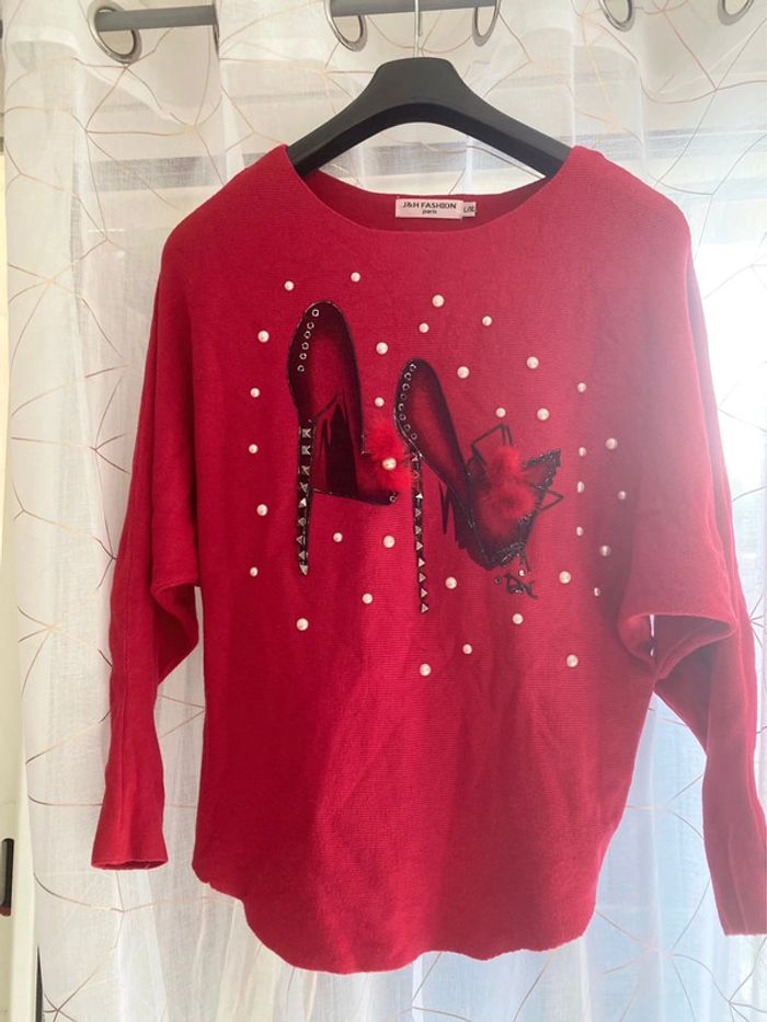 Pull rouge perle talon