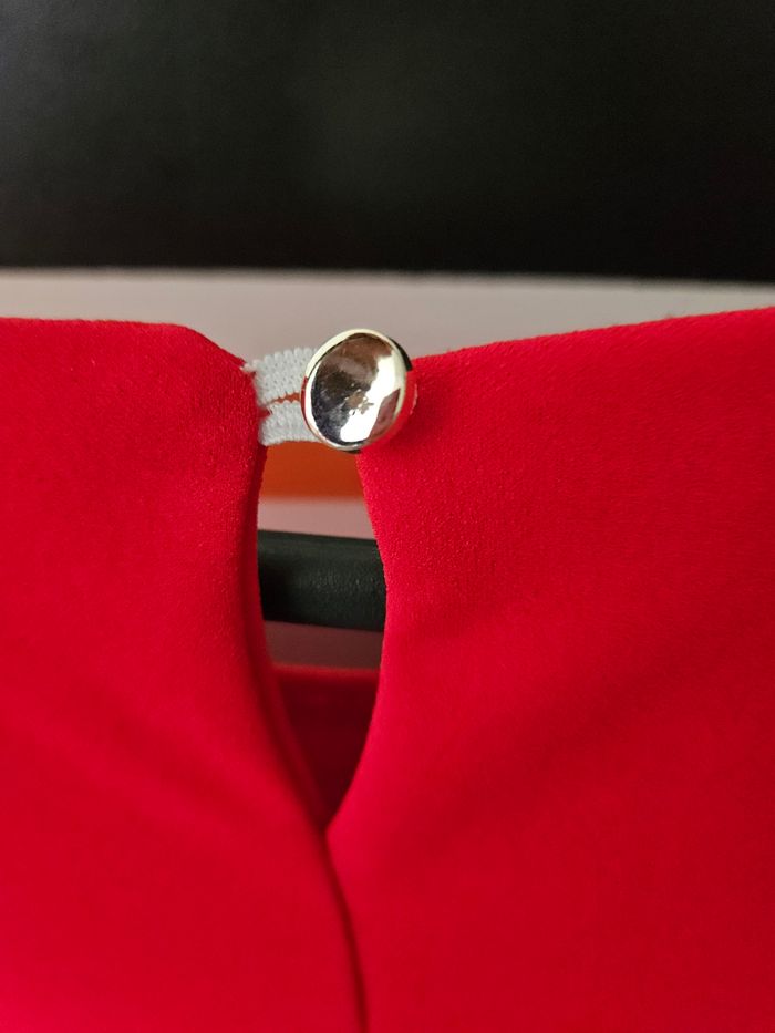 Robe rouge manches dentelle T 38 - photo numéro 4