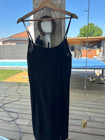 Robe à fines bretelles noires