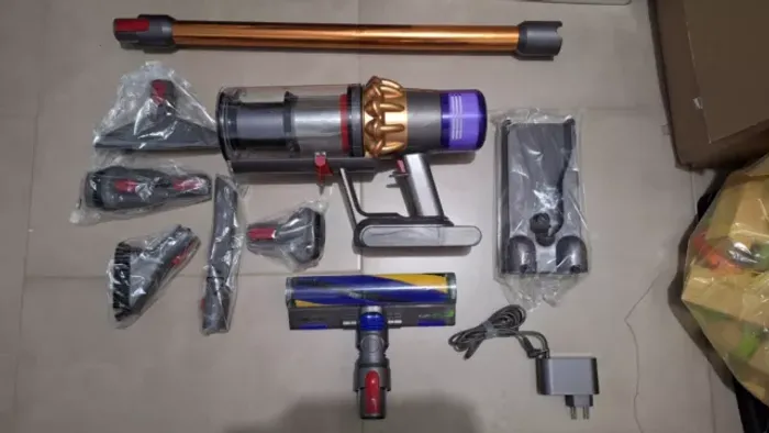 Dyson v15