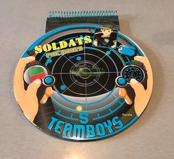 Livre coloriage et pochoirs crée tes décors Soldat