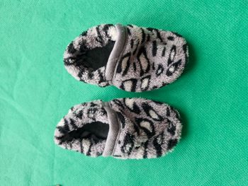 Chausson 18/19 Sans Marque Gris à motifs noirs