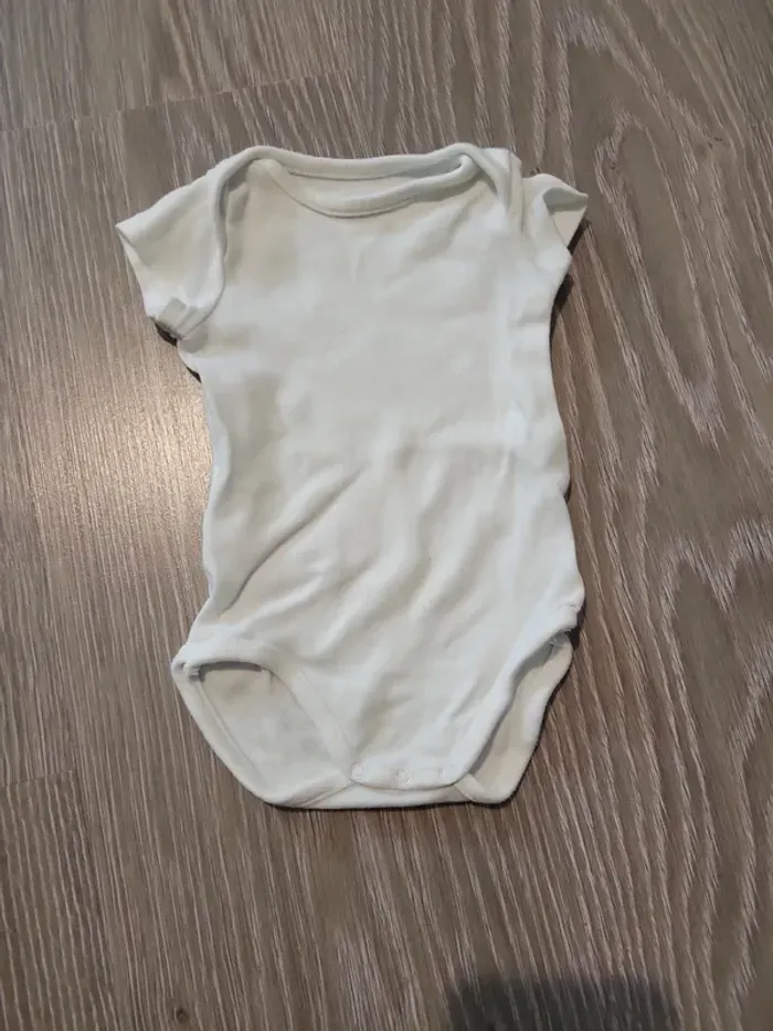 Lot 3 body 6 mois - photo numéro 6
