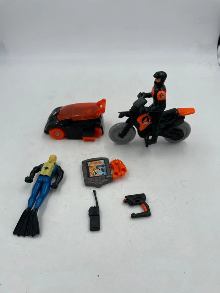 Lot de 3 figurines + 2 véhicules et accessoires Action Man Hasbro - photo numéro 2