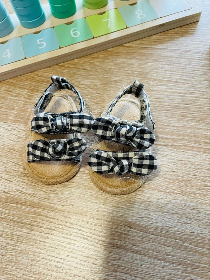 Chaussure bébé - photo numéro 2