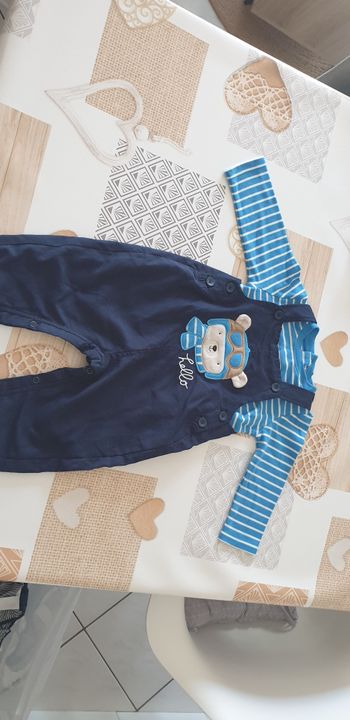 Ensemble salopette et t shirt manches longues