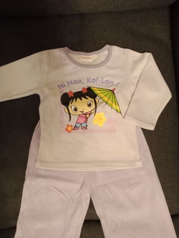 Pyjama velours violet fille asiatique