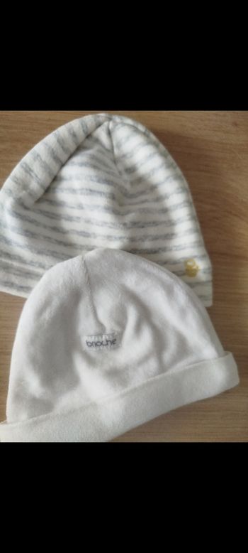 #kytie0moisgarcon. 2 bonnets taille 0 03 mois