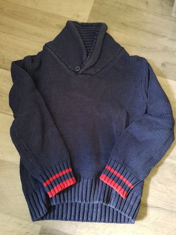 2 pulls okaidi 7/8 ans