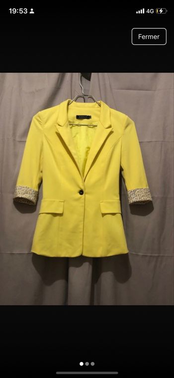 Blazer jaune taille de guêpe