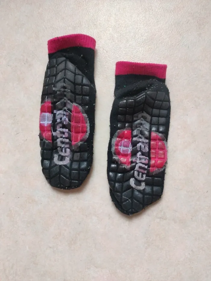 Chaussettes spéciales antidérapantes pour trampoline park