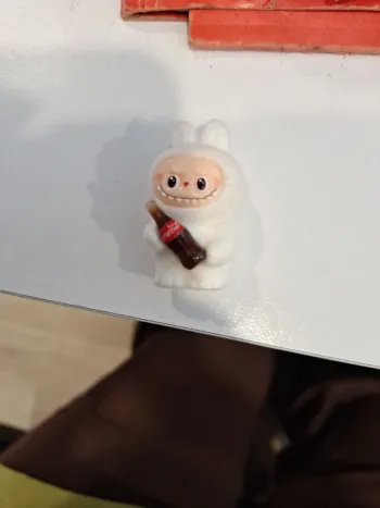 Mini labubu