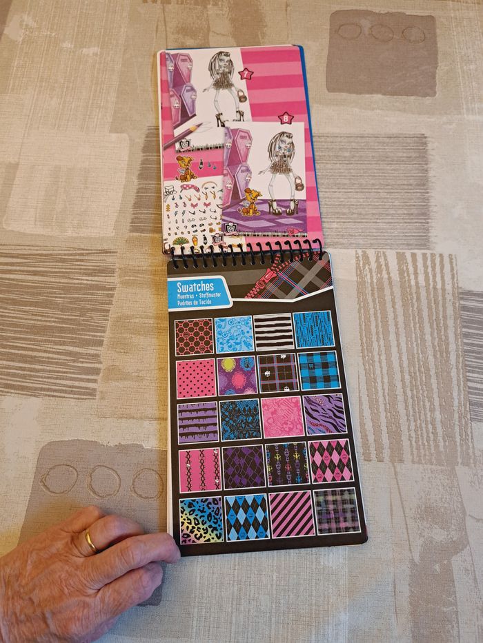 Monster High - Bloc croquis de mode avec pochoirs - photo numéro 6
