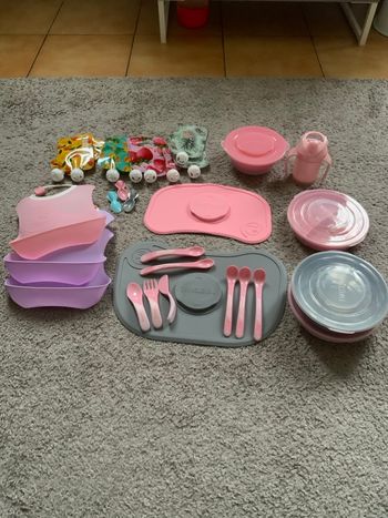 Lot complet de vaisselle bébé twistShake très bon état