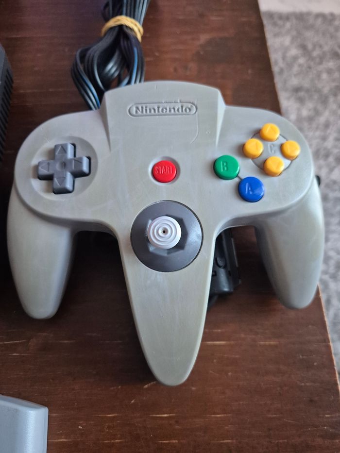 Console n64 nintendo 64 et jeux - photo numéro 2