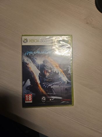 Metal gear rising xbox360 neuf