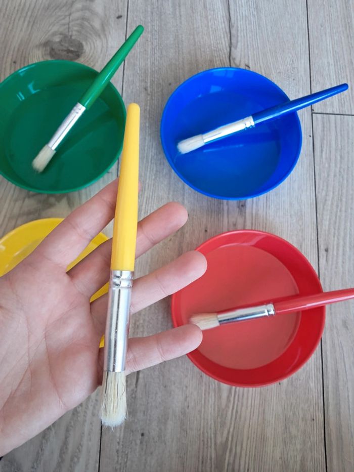 Kit activités sensorielles couleurs peinture avec les bols et pinceaux - photo numéro 2