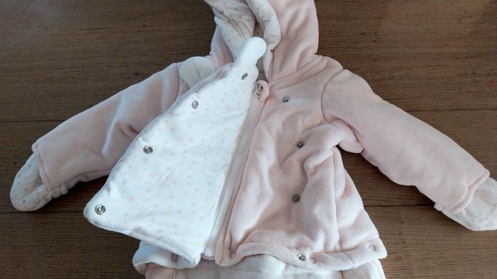 Combipilote fille 3mois en très bon état - photo numéro 3