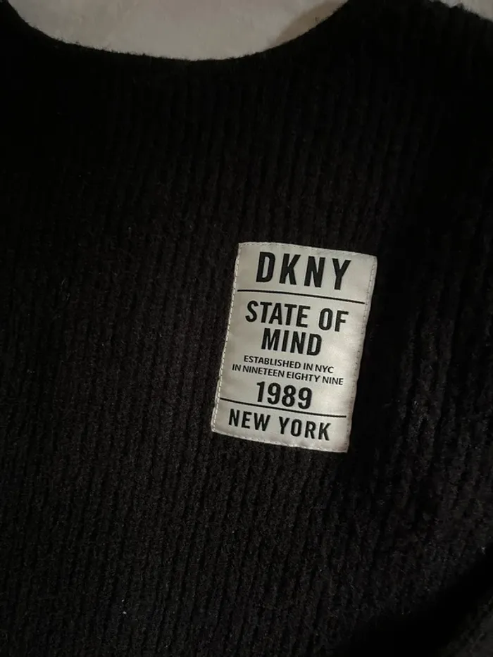 Pull noir DKNY 6 ans neuf - photo numéro 2