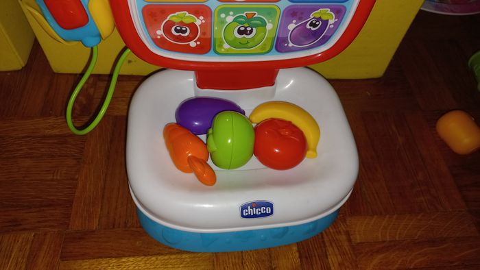 jeu dinette : caisse  pèse légumes et fruits  Baby market bilingue de CHICCO - photo numéro 2