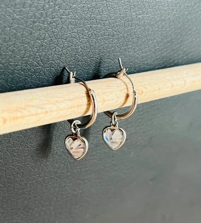 💍petites creoles argentés pendantes avec coeur en zircon