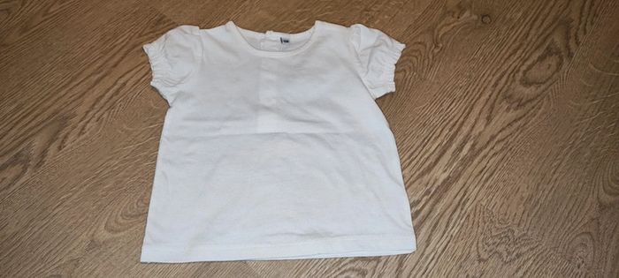 T-shirt 12 mois en très bon état en coton