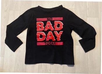 T-shirt manches longues noir motif rouge 3 ans Kiabi très bon état