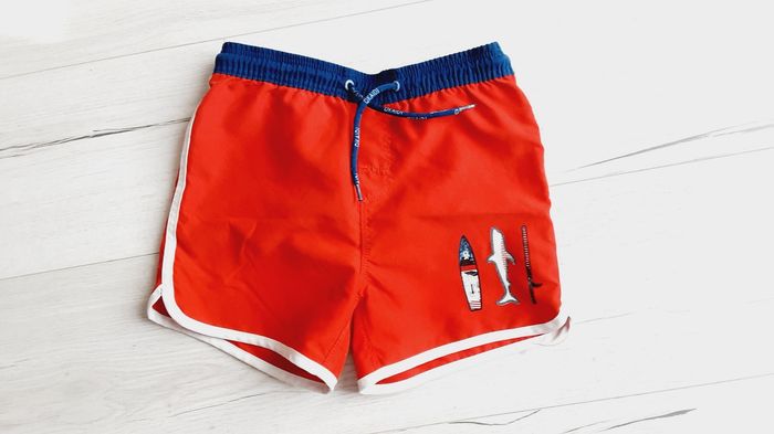 Vêtement garçon short de bain rouge Okaïdi 6 ans
