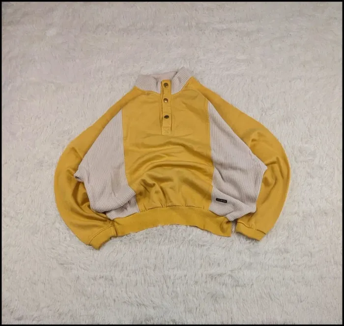 Pull jaune boutonné oversize rétro des années 90