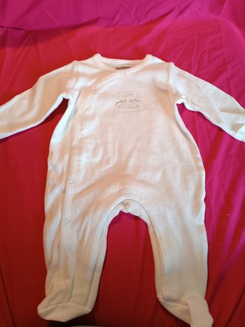 Pyjama+ bavoirs + bonnet
