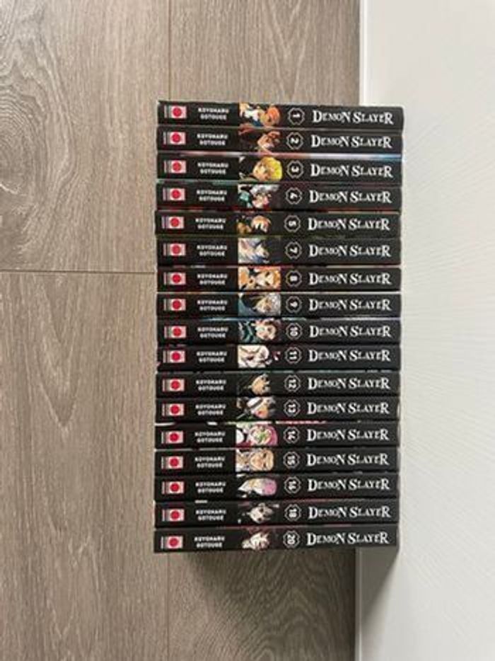 Lot de 17 mangas Demon Slayer