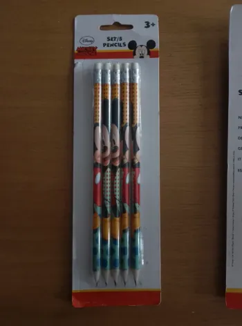 Set de 5 crayons à papier, de bois avec embout gomme
