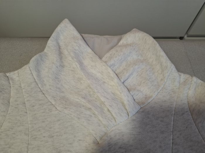 Beau sweat chaud de randonnée femme Quechua S poche ventrale + sous poche sécurisée comme neuf - photo numéro 4