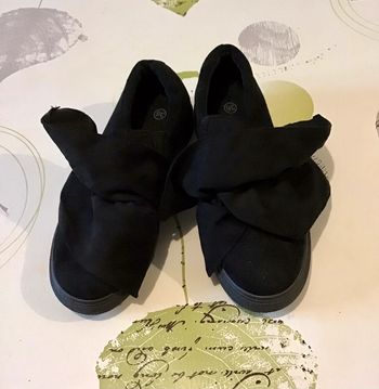 Paire de chaussures détente taille 36 noir