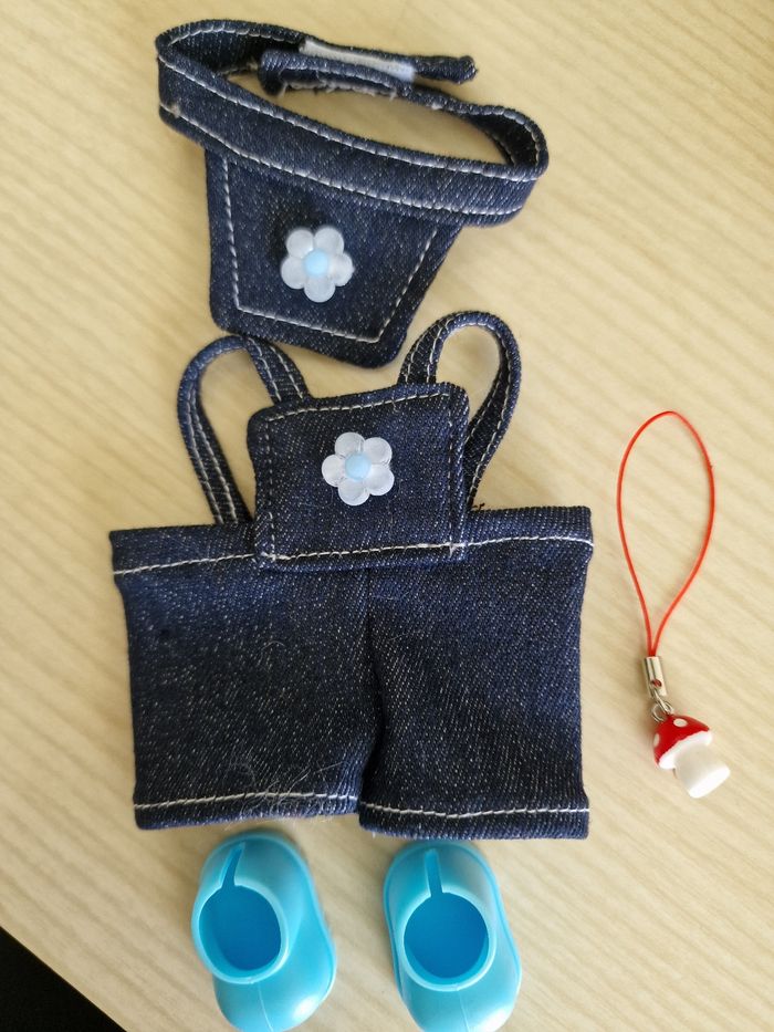 Salopette pour poupee genre labubu