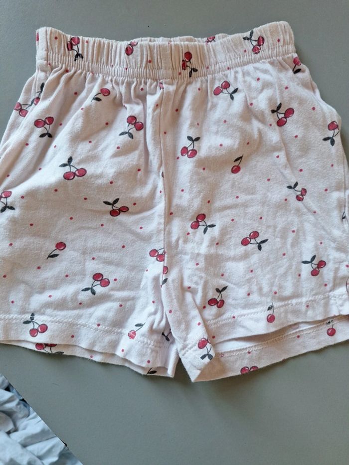 Short cerise