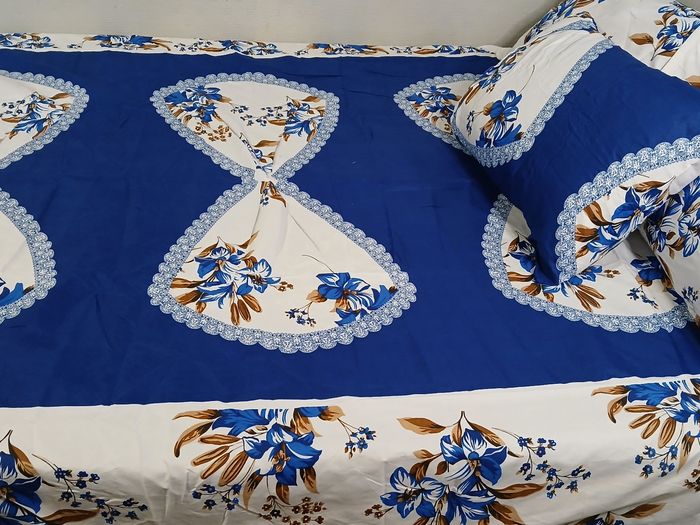Drap de lit avec 4 taies d'oreiller - photo numéro 3