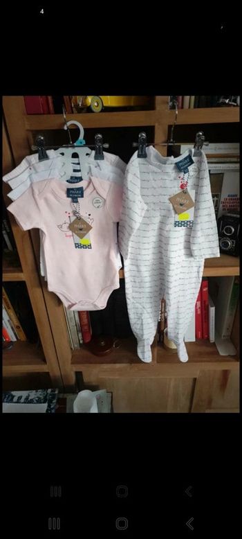 Lot 4 bodys + 1 dors bien en coton bio 6 mois