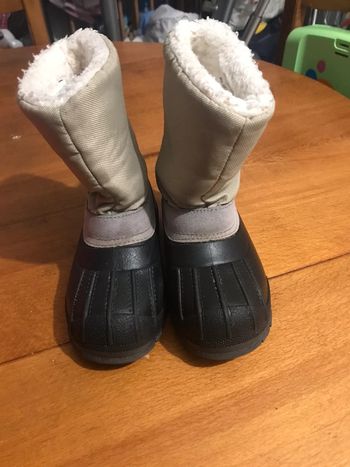 Boutin de neige garçon taille 28 marque décathlon très bon état