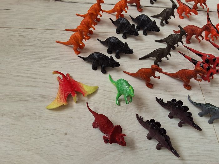Gros lot de 34 mini dinosaures divers t rex pterodactyle Diplodocus... - photo numéro 2
