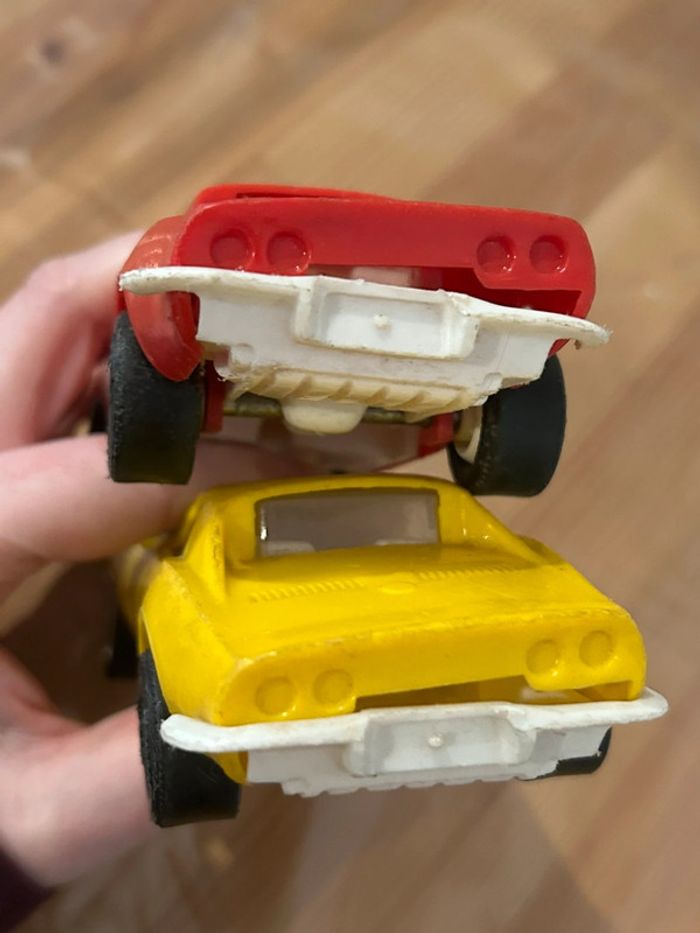 Lot de 2 anciennes chevrolets corvette Tonka en plastique  jaune et rouge 1/24 1970 - photo numéro 14