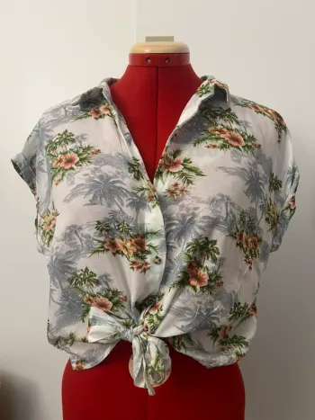 Chemisier à nouer fleurie blanche et bleue Primark